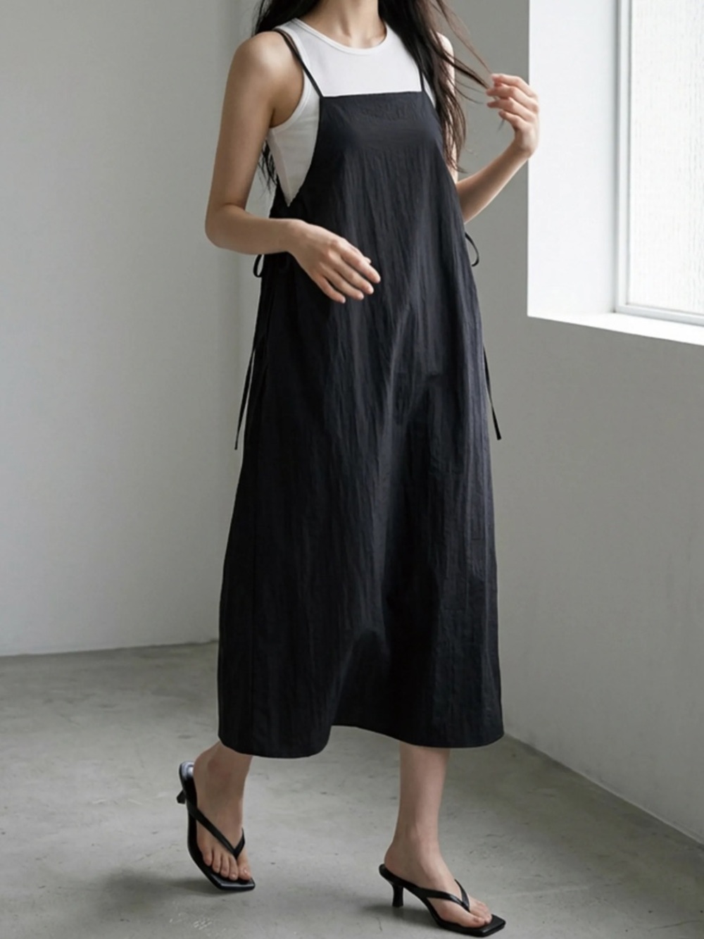 MUSINSA Shirred Layered Maxi Long Dress [Black]